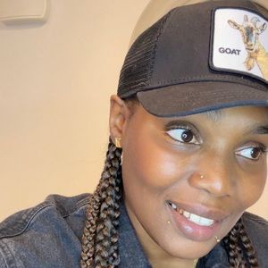 Meet your Posher, Kayla